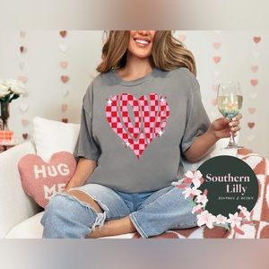 Comfort Colors Love Retro Heart T-Shirt